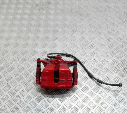 Volkswagen Golf VII Front brake caliper