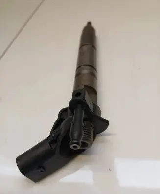 Jeep Grand Cherokee (WK) Fuel injector A642070 5115 050902