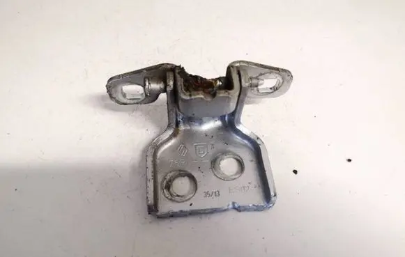 Dacia Sandero Rear door lower hinge