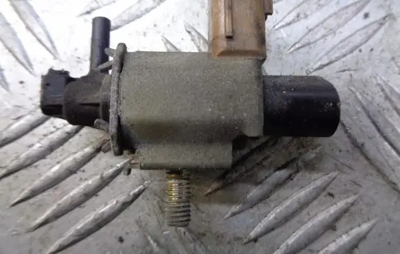 Mazda 3 I Vacuum valve K5T46597