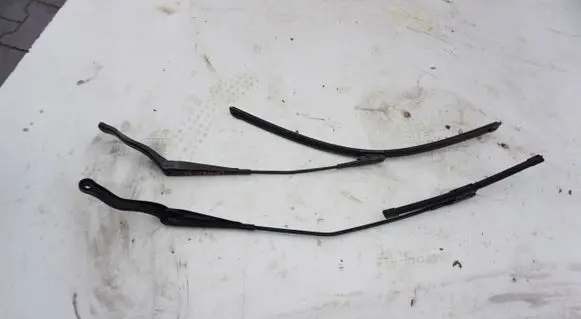 Opel Corsa D Front wiper blade arm