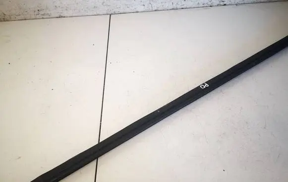 Volvo XC60 Front door glass trim molding 30762370