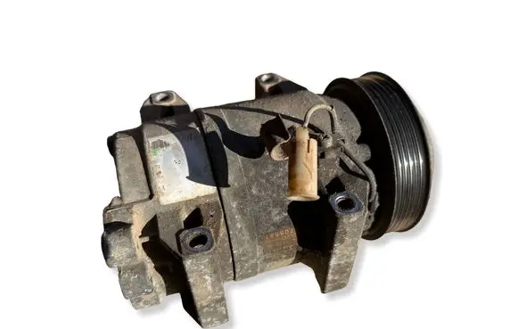 Volvo XC70 Air conditioning (A/C) compressor (pump) 8708581