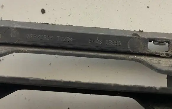 Opel Zafira B Front bumper lower grill 13124978