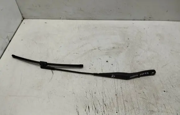 Opel Astra H Front wiper blade arm 13111220