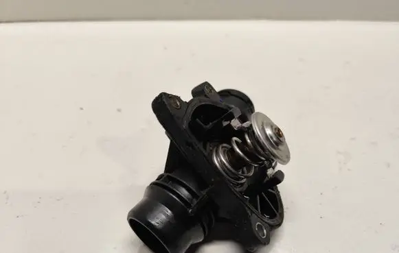 BMW X5 E53 Thermostat housing 