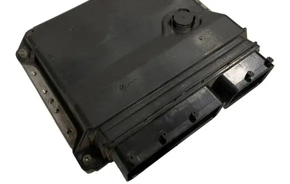 Toyota Avensis T270 Engine control unit/module 8966105M50 MB2756000720