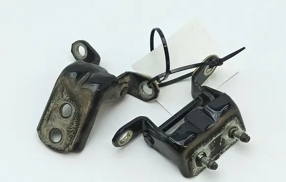 Nissan Navara D23 Rear door hinge set 