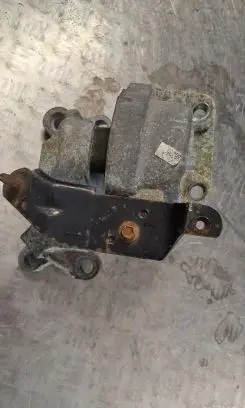 Ford Explorer Engine mount bracket DB536F020AC