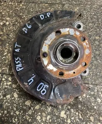 Volkswagen PASSAT B6 Front wheel hub