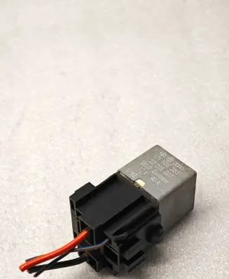 Volkswagen PASSAT B5 Other relay 171906383 22205007