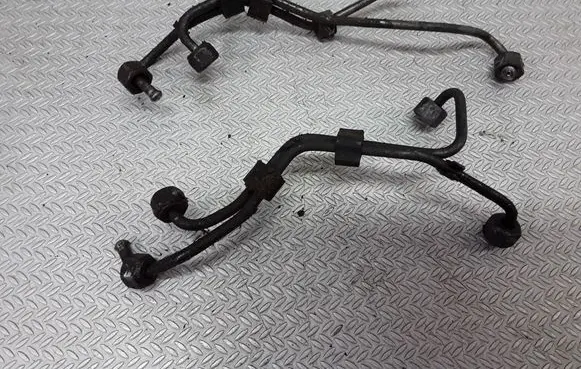 Fuel injector supply line/pipe