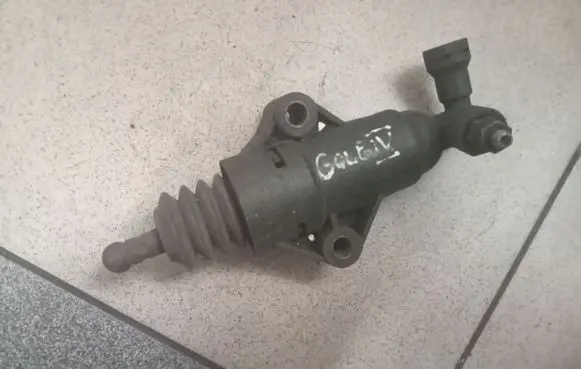 Skoda Octavia Mk1 (1U) Clutch slave cylinder 1J0721261F