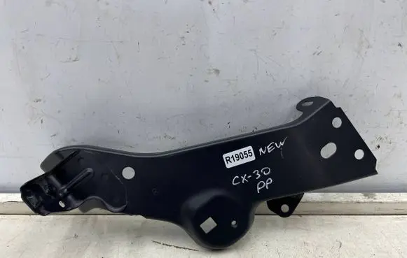 Mazda CX-30 Fender mounting bracket