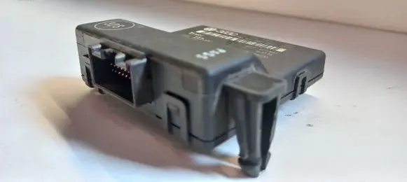 Audi A3 S3 8P Gateway control module 1K0907530J 0325 1K0907951