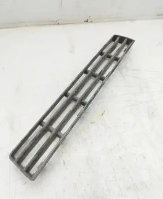 Volkswagen Golf IV Front bumper lower grill 1J0853677D DN12553
