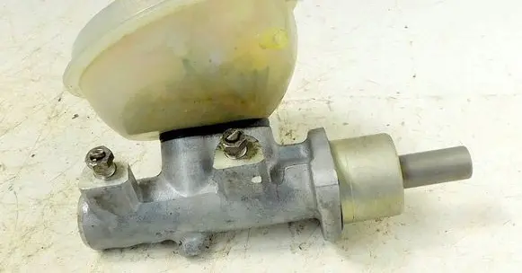 Audi 80 90 S2 B4 Master brake cylinder 193441