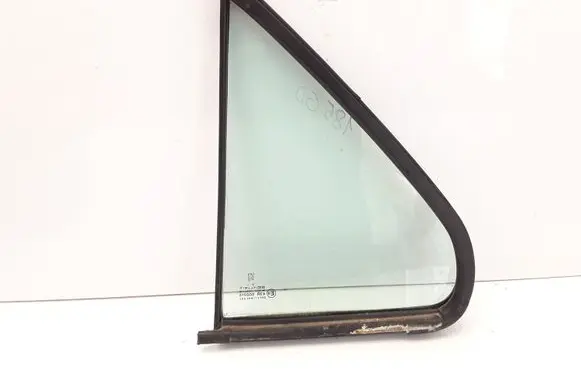 Peugeot 306 Rear vent window glass 43R000015 DOT211 M89