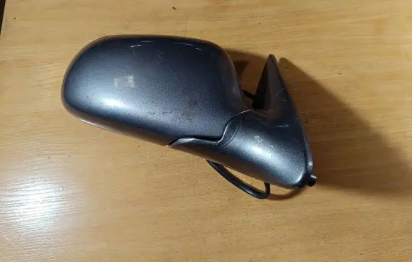 Mazda 626 Front door electric wing mirror E13010519
