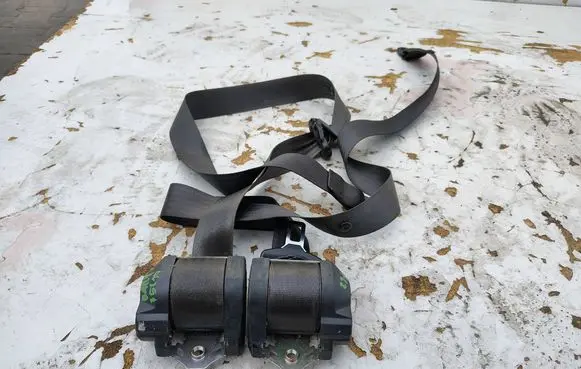 Iveco Daily 35 - 40.10 Front seatbelt 