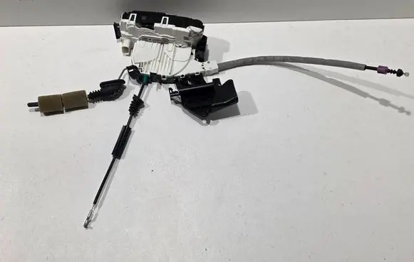 Mercedes-Benz GLK (X204) Front door lock A2047201935