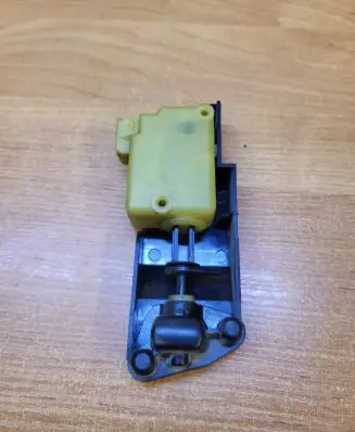 Fuel tank cap lock motor