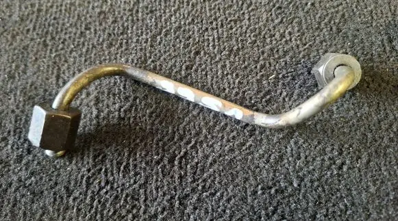 BMW 5 E39 Fuel injector supply line/pipe 
