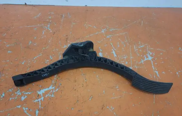 Hyundai Santa Fe Accelerator throttle pedal