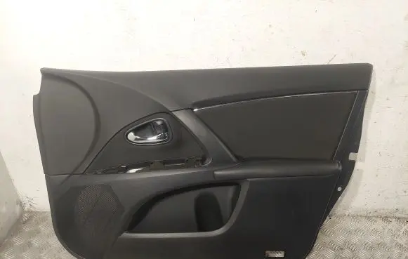 Toyota Avensis T270 Front door card panel trim 6777705040 6761005660C2 6920505050