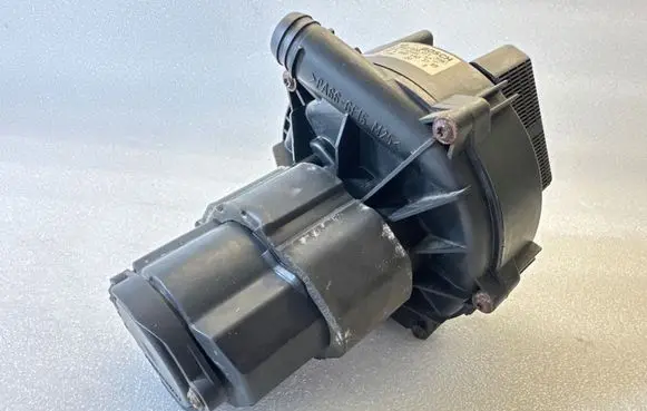 Mercedes-Benz CLK A209 C209 Secondary air pump 0580000011 A0001403785