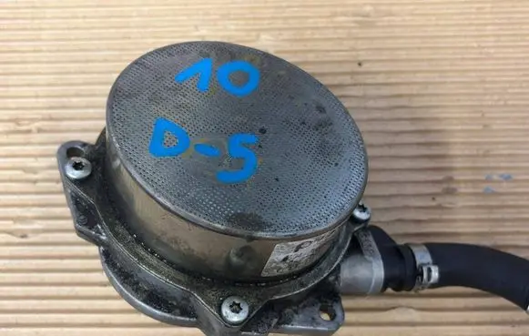 Audi A4 S4 B7 8E 8H Vacuum pump 057145100A