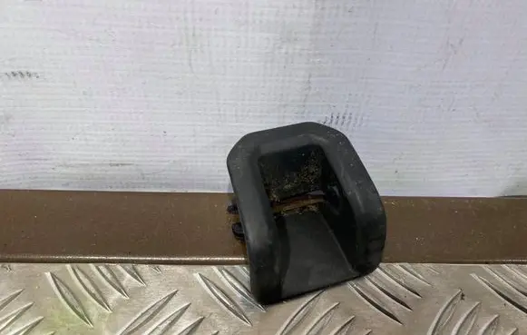 Audi Q7 4L ISOFIX cover 4L0887233