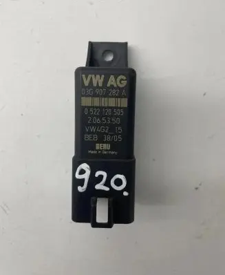 Volkswagen Touran I Glow plug pre-heat relay 03g907282a 0522120505