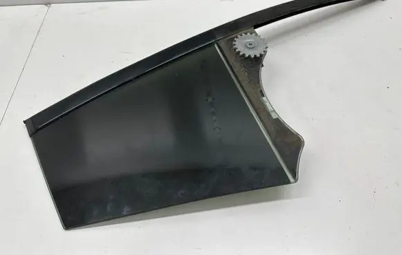 Rear vent window glass
