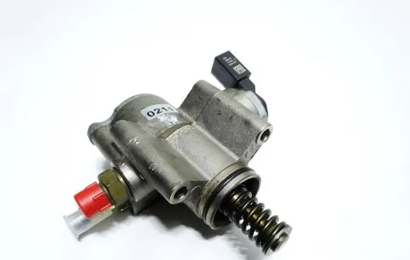 Audi A3 S3 8P Fuel injection high pressure pump 03C127025R