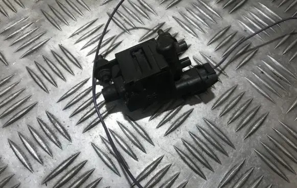 Renault Laguna I Turbo solenoid valve 7700861642
