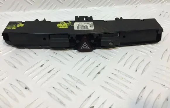 Opel Astra H Hazard light switch 13100105