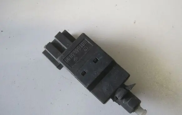 Mercedes-Benz E W211 Brake pedal sensor switch 0015454009