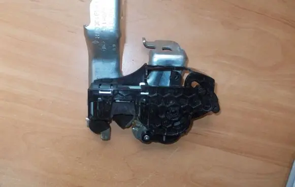 Renault Laguna III Seat back rest lock catch 883910001R