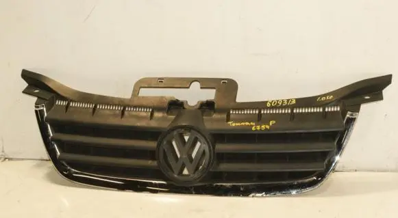 Front bumper upper radiator grill