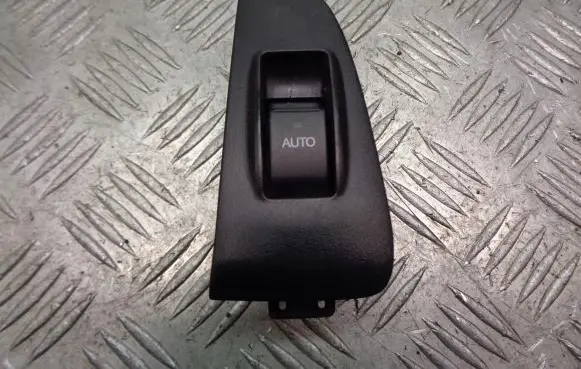 Toyota Avensis T250 Quarter vent window switch 74272-05020
