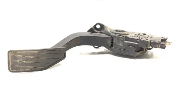 Accelerator throttle pedal
