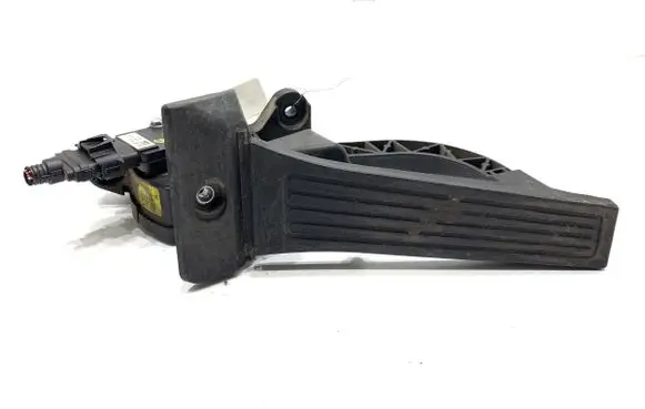 Hyundai Santa Fe Accelerator throttle pedal 32700-2W110