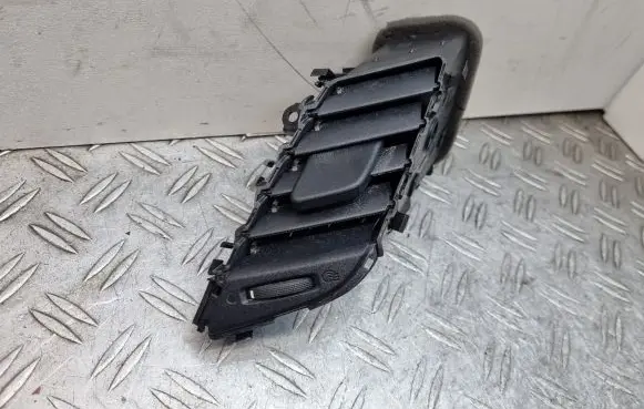 Dash center air vent grill