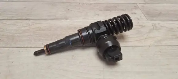 Volkswagen PASSAT B5.5 Fuel injector 038130073AL