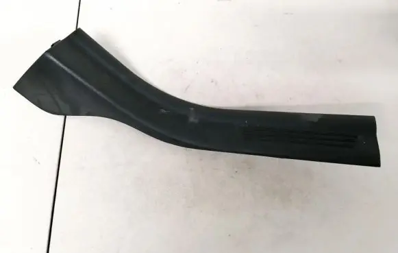 Volvo S40 Rear sill trim cover 8641786rh 11137
