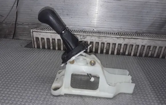 Mitsubishi Lancer Gear shifter/selector