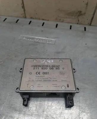 Mercedes-Benz E W211 Antenna control unit 2118200885