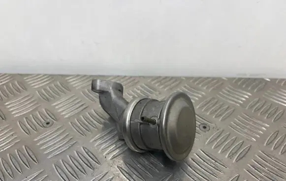 Audi A6 C7 EGR valve 06E131101E