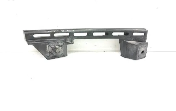 Front bumper mounting bracket